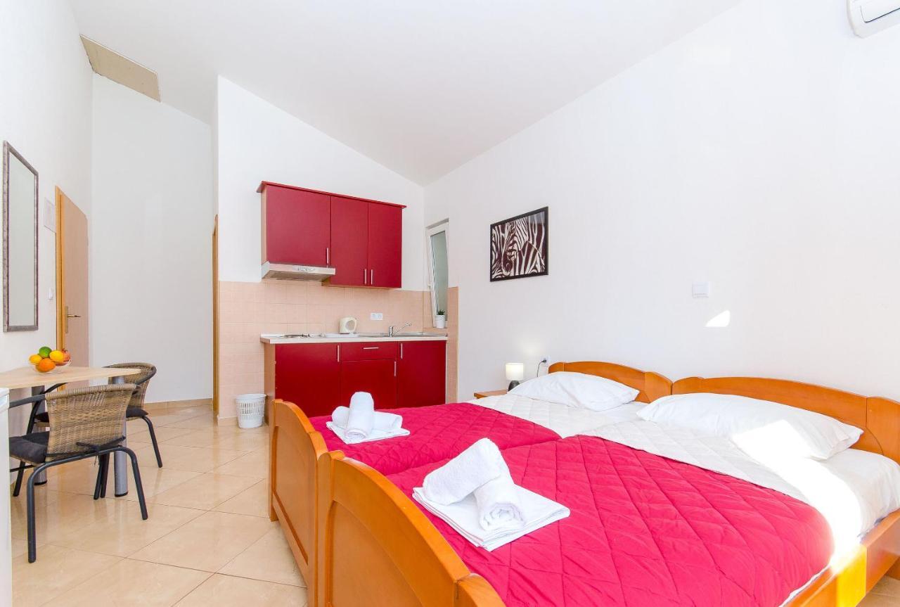 Apartments Seaview Tucepi Exterior photo